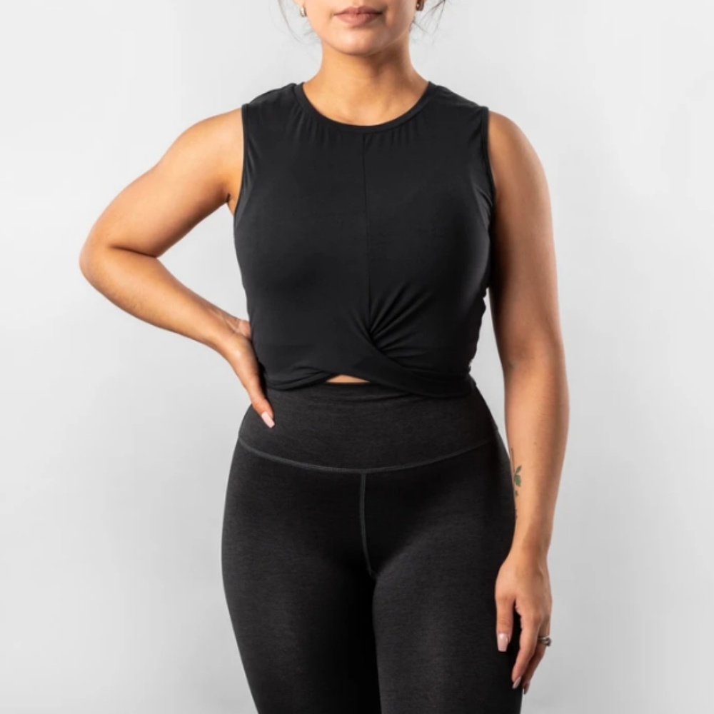NWT BuffBunny Knotty Tank Onyx Size: MEDIUM